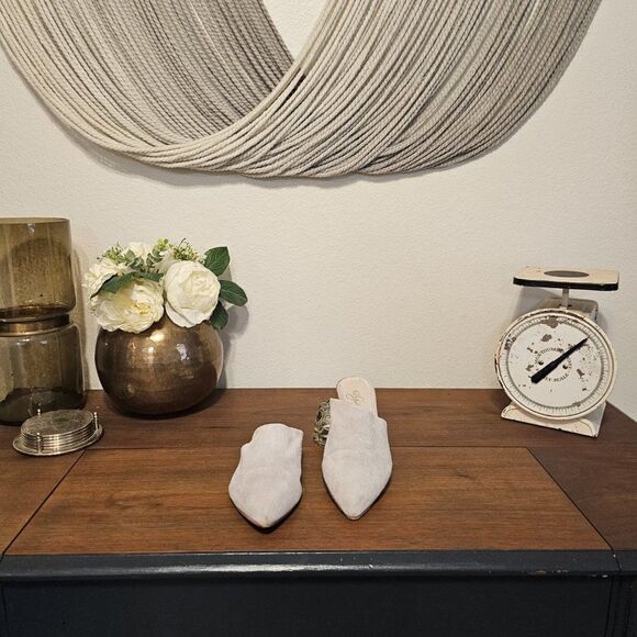 42 Gold Gray Suede Pointed Mules Sz 6 - Picture 2 of 7